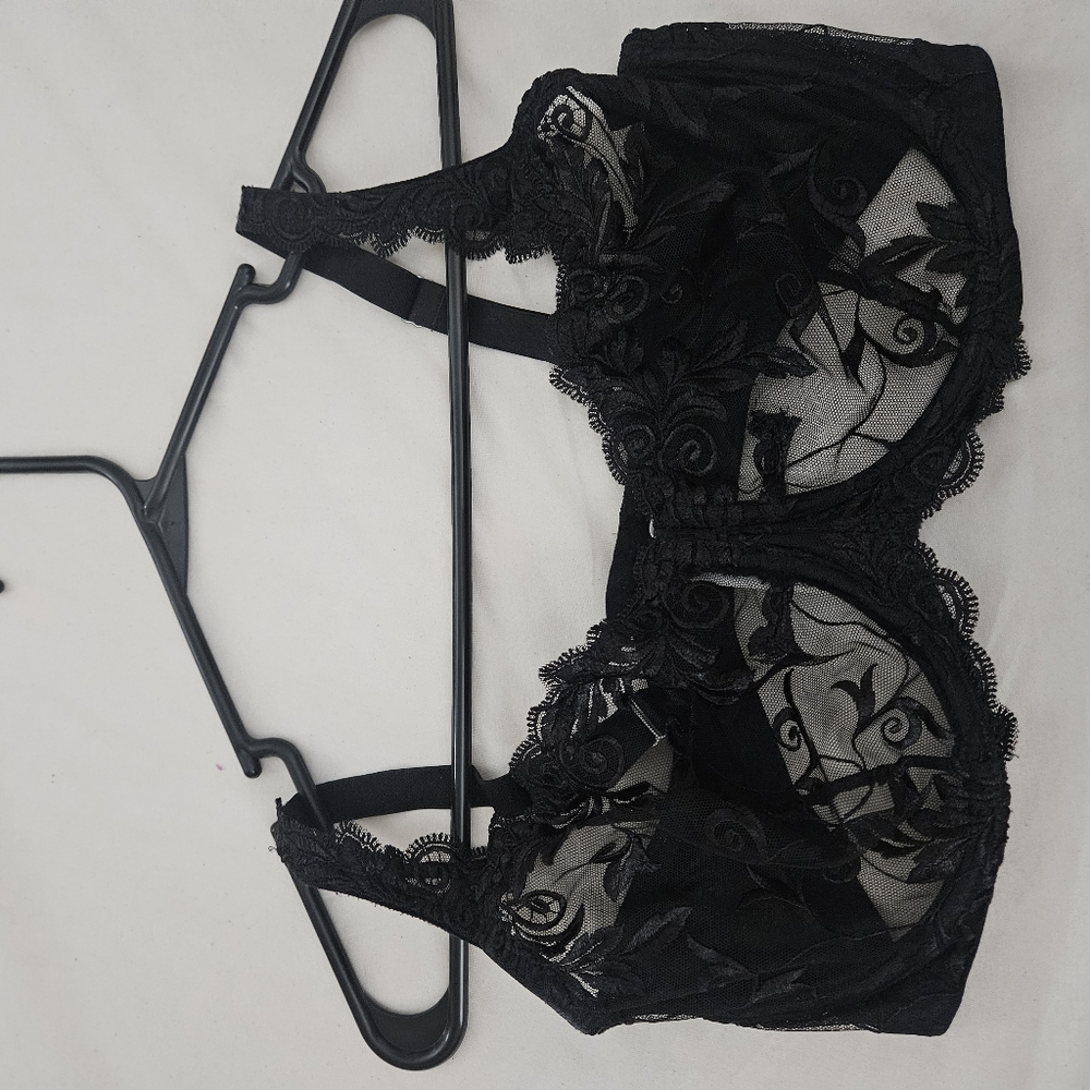 Sensuous lace unlined